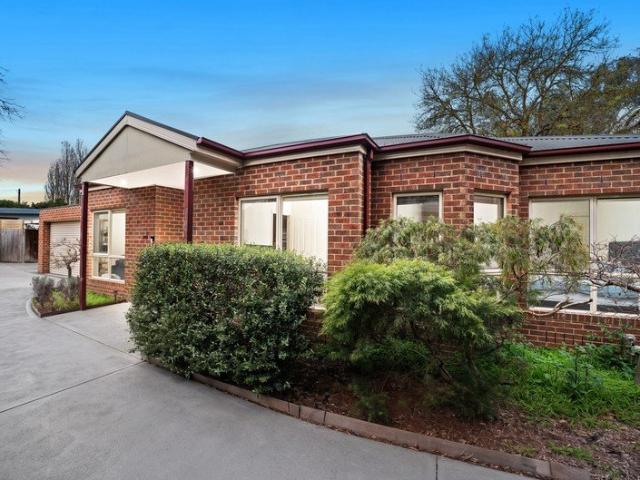 Refined Single Level Elegance with Exceptional Lifestyle Appeal