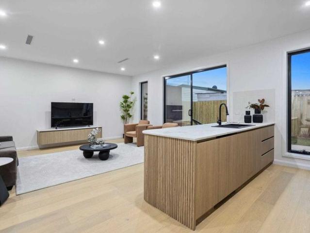 Refined Single Level Living in Altona North