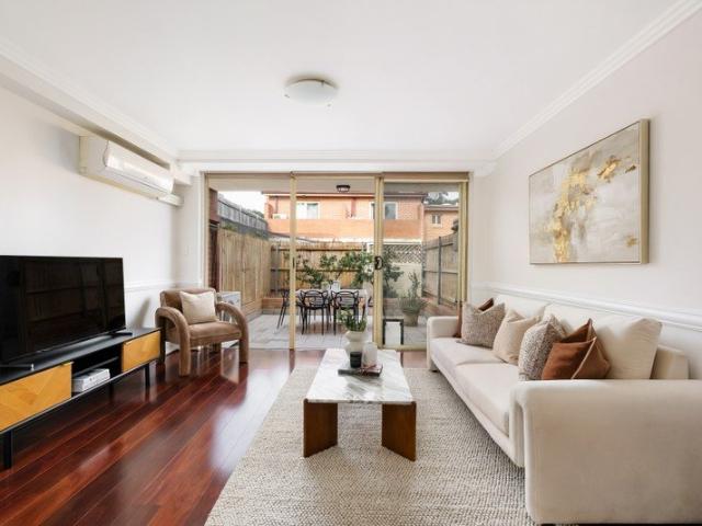 Refined townhouse with great sense of privacy