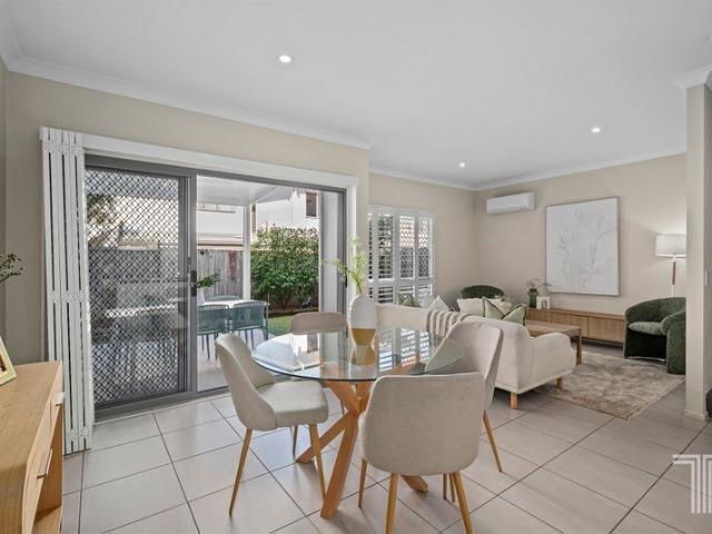Refined Townhouse Living in a Connected Mount Gravatt East Setting