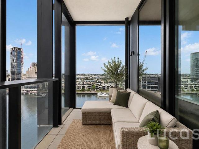 REFINED WATERFRONT LIVING AT 915 COLLINS WHARF