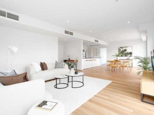 Refined Waterfront Lifestyle with City Convenience