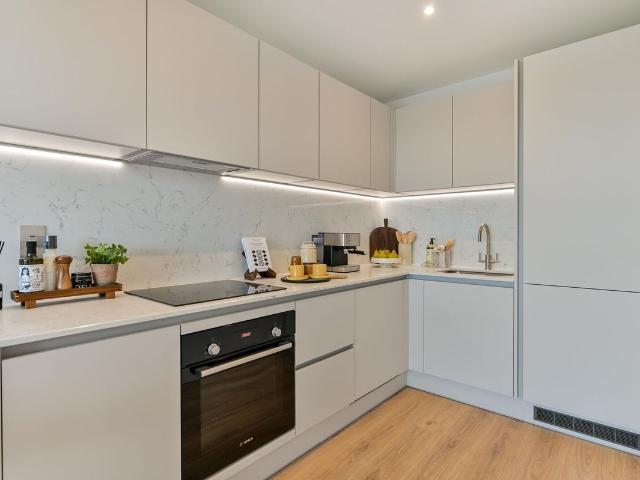 Refinery Square, Slough, London SL1, 1 bed flat to rent, £1,500 pcm | PrimeLocation