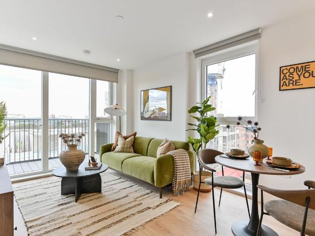 Refinery Square, Slough, London SL1, 1 bed flat to rent, £1,500 pcm | PrimeLocation
