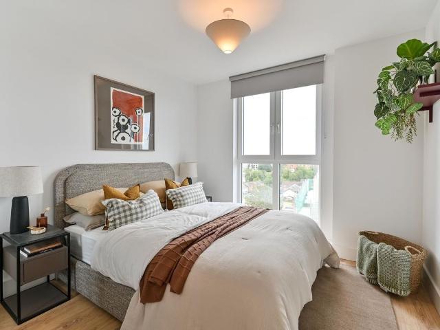 Refinery Square, Slough, London SL1, 1 bed flat to rent, £1,550 pcm | PrimeLocation