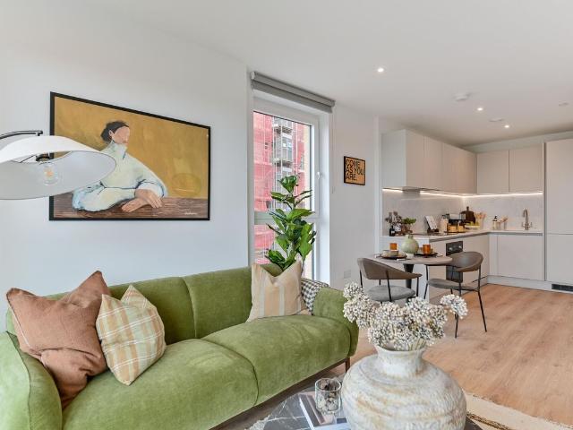 Refinery Square, Slough, London SL1, 1 bed flat to rent, £1,575 pcm | PrimeLocation