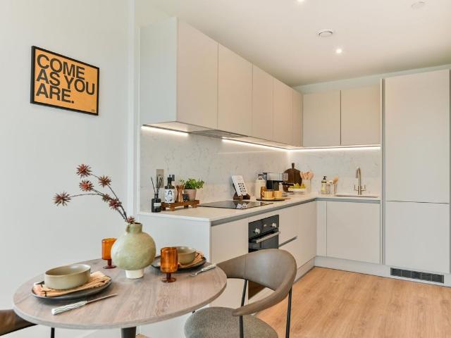 Refinery Square, Slough, London SL1, 2 bed flat to rent, £1,800 pcm | PrimeLocation