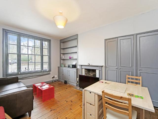 Reform Street, London, SW11 2 bed flat to rent £2,500 pcm £577 pw