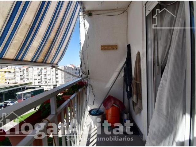 REFORMADO CON BALCÓN CERCA DEL PUERTO