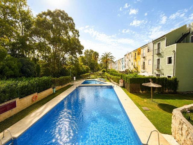Reformado con jardín privado y solárium. Ubicado en una tran. 110m² Casares