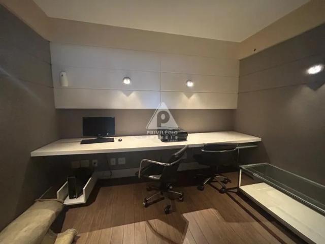 Apartamento 2 quartos reformados, com suíte e vaga, infraestrutura completa, na Pereira da Silva, La