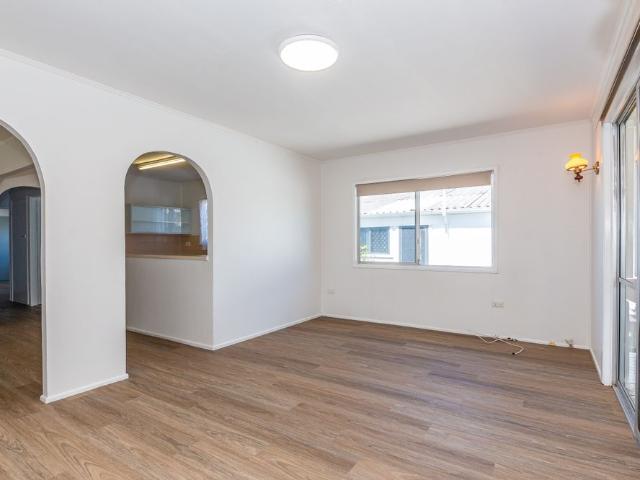 Refreshed 2 Bedroom Cottage