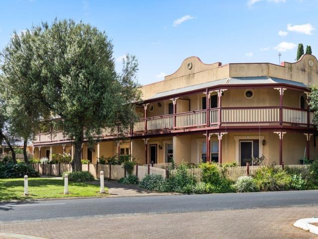 Refreshed City Fringe Townhouse