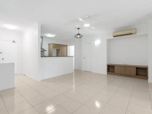 Refreshed Apartment in Cairns One