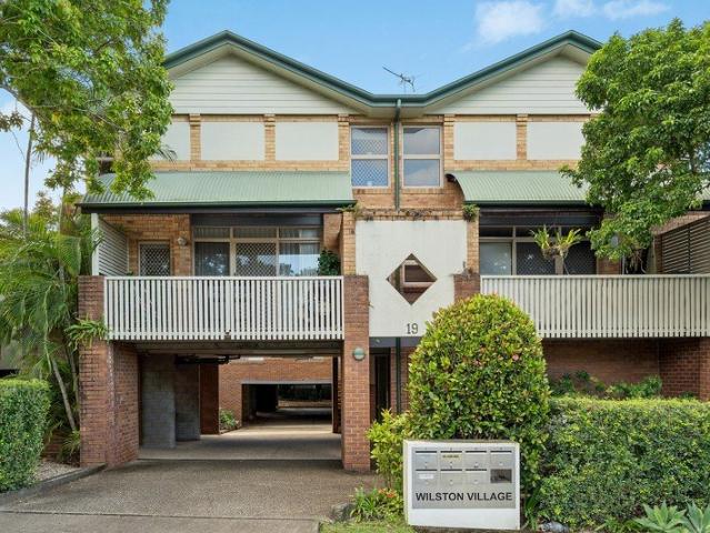 Refreshed Boutique Apartment, Moments from Wilston Village