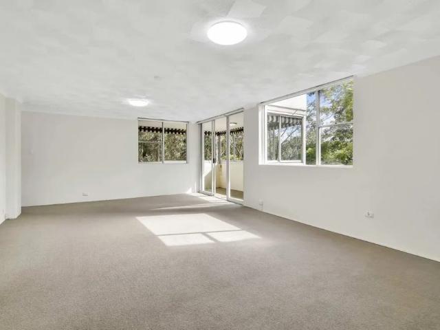 Refreshed bright and spacious apartment