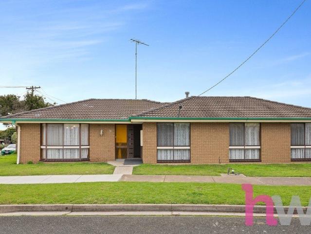 Refreshed Family Living with a Huge Shed and Exceptional Outdoor Appeal
