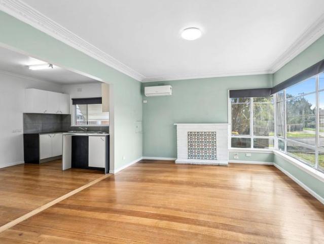 Refreshed, Inviting & Perfectly Positioned