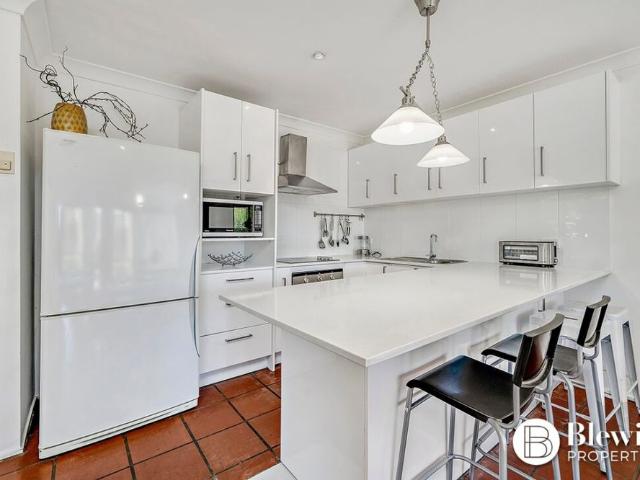 Refreshed One Bedroom Ground Floor Apartment Dover Court