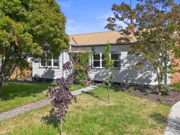Refreshed, Low Maintenance Living in a Convenient Broadford Pocket