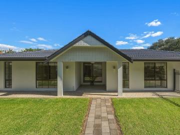 Refreshed living near Glenunga Int.High School