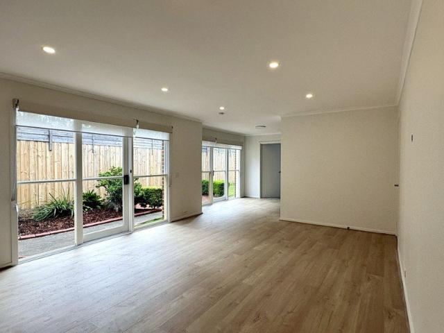 Refreshed, light filled and private: 3 bedroom Newtown townhouse at the back of the block