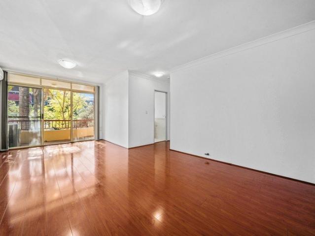 Refreshed north facing apartment ready to move into!