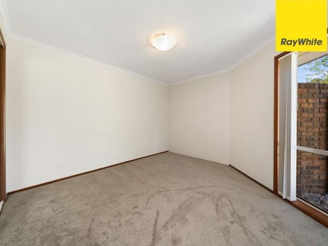 Refreshed Spacious Lyneham Living!