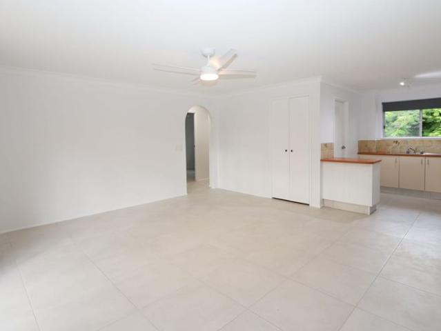 Refreshed Top Floor Unit 1 Block from the Broadwater!