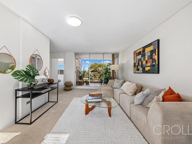 Refreshed Two Bedroom Apartment With City & Harbour Vista
