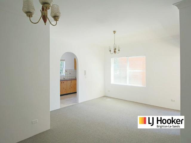 REFRESHED TWO BEDROOM APARTMENT WITH LEAFY OUTLOOK