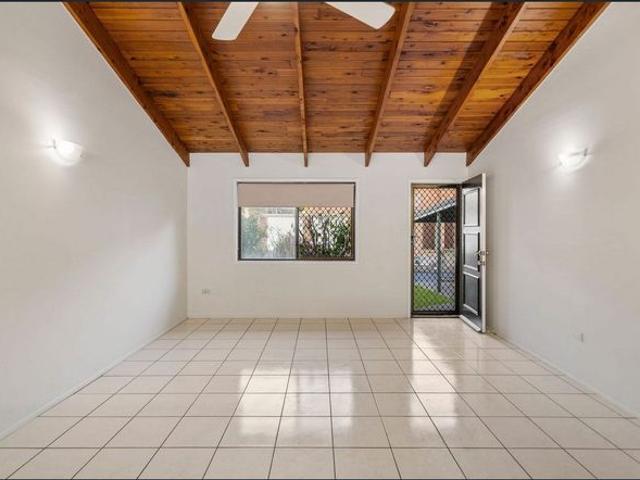 Refreshed unit for rent in quite complex