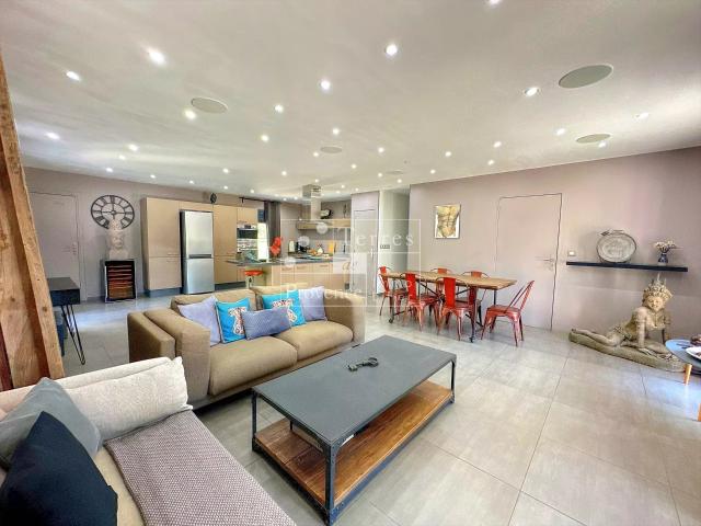 Régusse – Propriété contemporaine avec piscine intérieure, 3. 243m² Régusse
