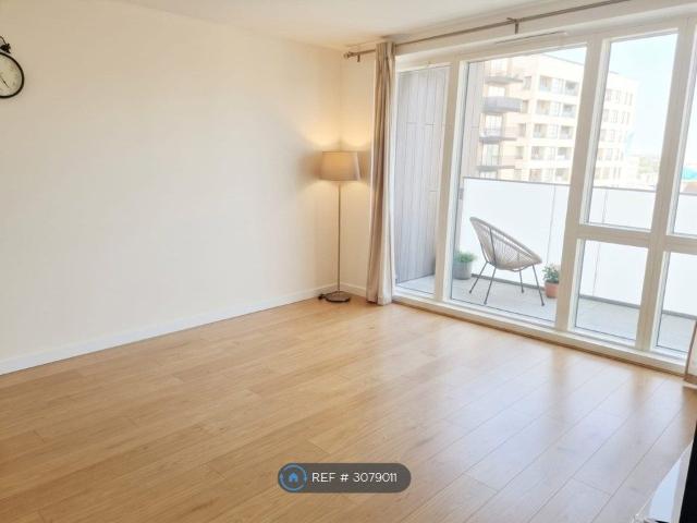 Regal Walk, Bexleyheath DA6, 2 bed flat to rent, £2,200 pcm | PrimeLocation
