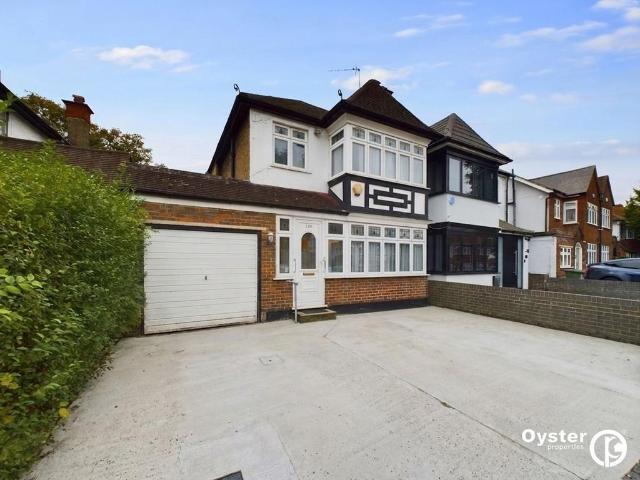 Regal Way, Harrow, HA3 3 bed semi detached house to rent £2,500 pcm £577 pw