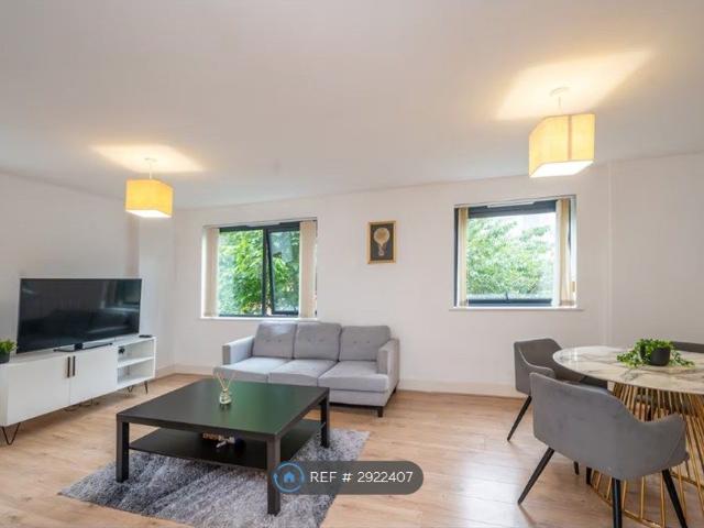 Regal Court, Birmingham B15, 2 bed flat to rent, £1,500 pcm | PrimeLocation