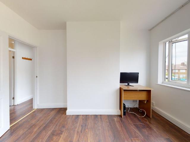 Regal Court, Edmonton N18, 2 bed flat to rent, £1,750 pcm | PrimeLocation