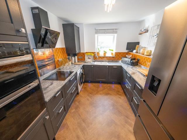 Regal Close, Portsmouth PO6, 2 bed flat to rent, £1,300 pcm | PrimeLocation