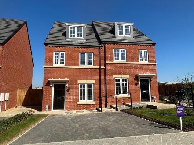 Regalia Road, Market Harborough 3 bed semi detached house to rent £1,550 pcm £358 pw