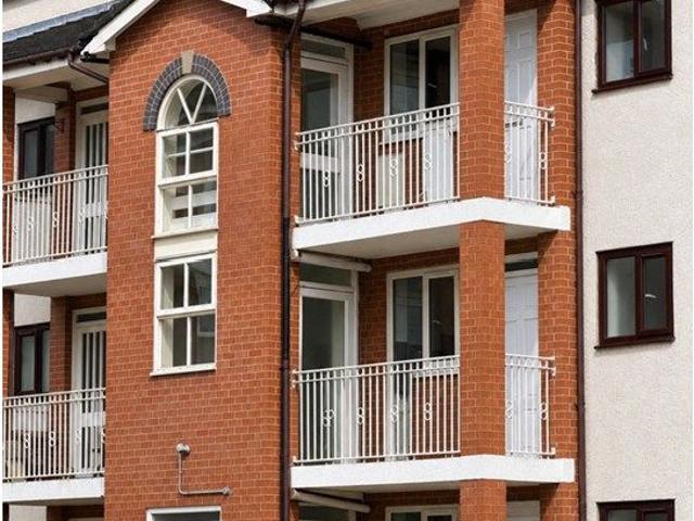 Regency Court, Bradford BD8, 2 bed flat to rent, £700 pcm | PrimeLocation