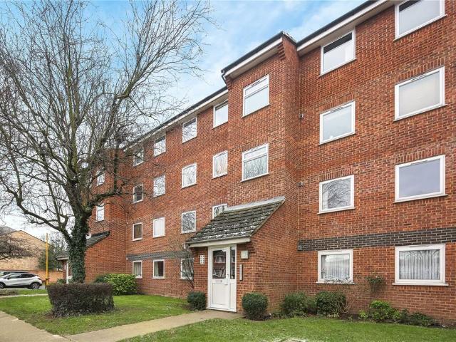 Regency Court, Park Close, Hackney. 2 bed flat to rent £2,250 pcm £519 pw