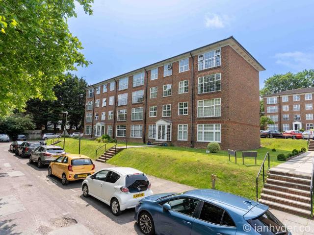 Regency Court, Withdean Rise. 2 bed apartment to rent £1,500 pcm £346 pw