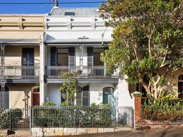 Regency elegance and rooftop harbour views