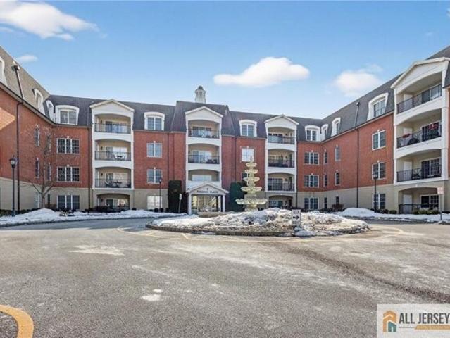 Regency Pl Unit,woodbridge Proper, Condo For Sale