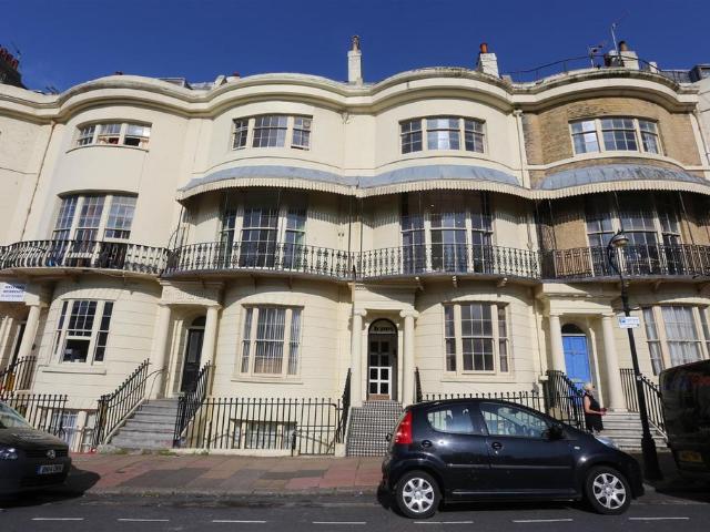 Regency Square, Brighton Studio to rent £975 pcm £225 pw