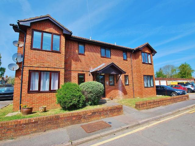 Regent Court, Belvedere Close, Guildford, Surrey GU2, 1 bed flat to rent, £1,250 pcm | PrimeLocation