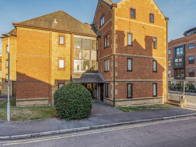 Regent Court, Reading, Berkshire RG1, 2 bed flat to rent, £1,350 pcm | PrimeLocation