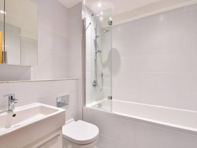 Regent on The River, Sands End. 2 bed flat to rent £4,715 pcm £1,088 pw