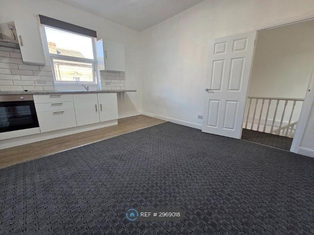 Regent St, Wakefield WF1, 2 bed flat to rent, £850 pcm | PrimeLocation