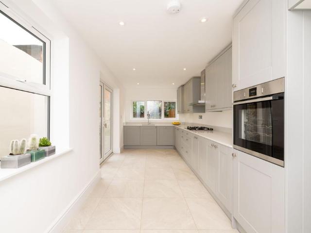 Regent Street, Oxford 4 bed terraced house to rent £3,550 pcm £819 pw